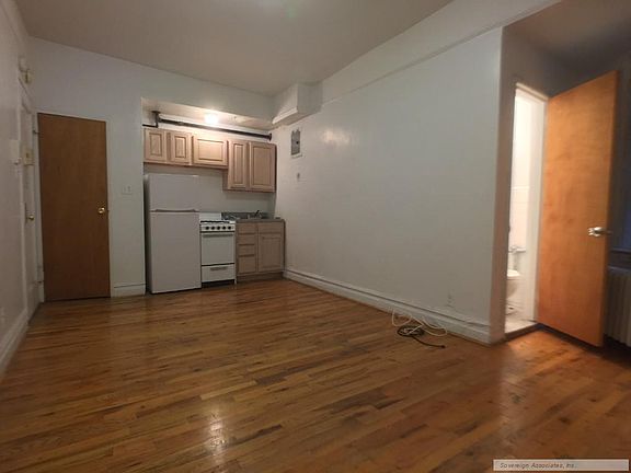 3rd image of 936 W End Ave APT B1