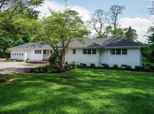 156 Feeks Ln, Locust Valley, NY 11560