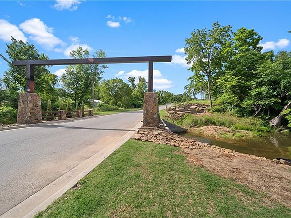 2nd image of 2508 NE Waterfall Avenue