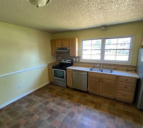 4th image of 3711 Colonnade Dr