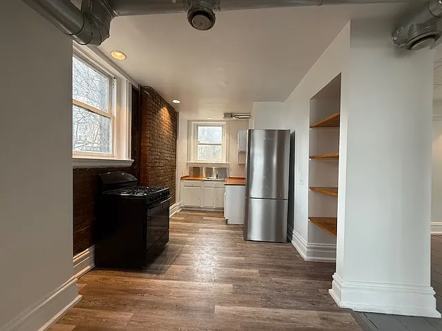Building Photo - 2106 Wilson Ave