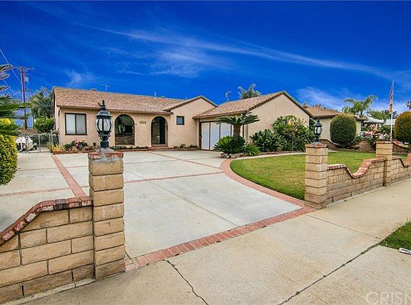 3rd image of 9943 Saloma Ave