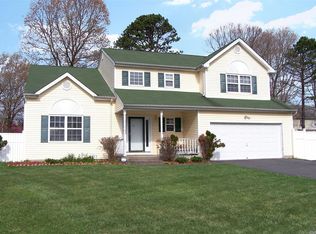 16 Hudson St, Selden, NY 11784