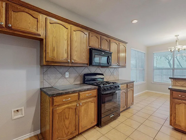 4134 Petersburg Dr — Photo 11