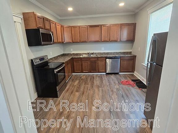 2nd image of 539 Reinhard Ave