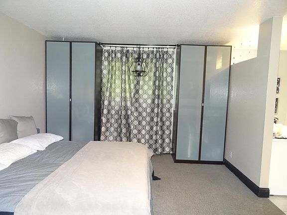 4th image of 15 Meadow Breeze Ct