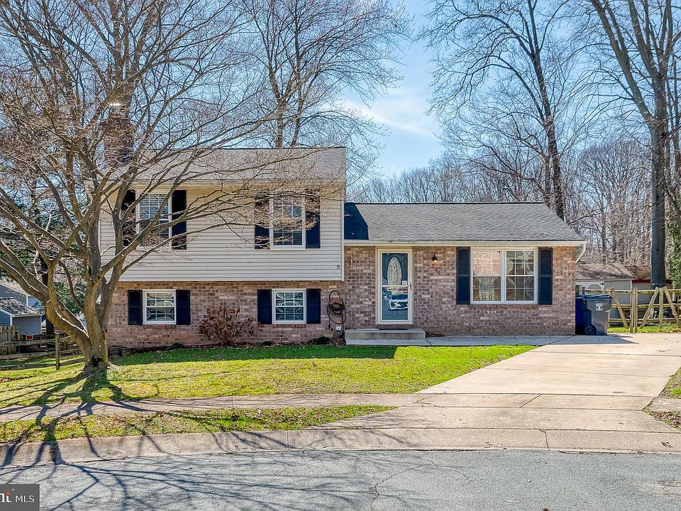 1st image of 200 Wood Valley Ct