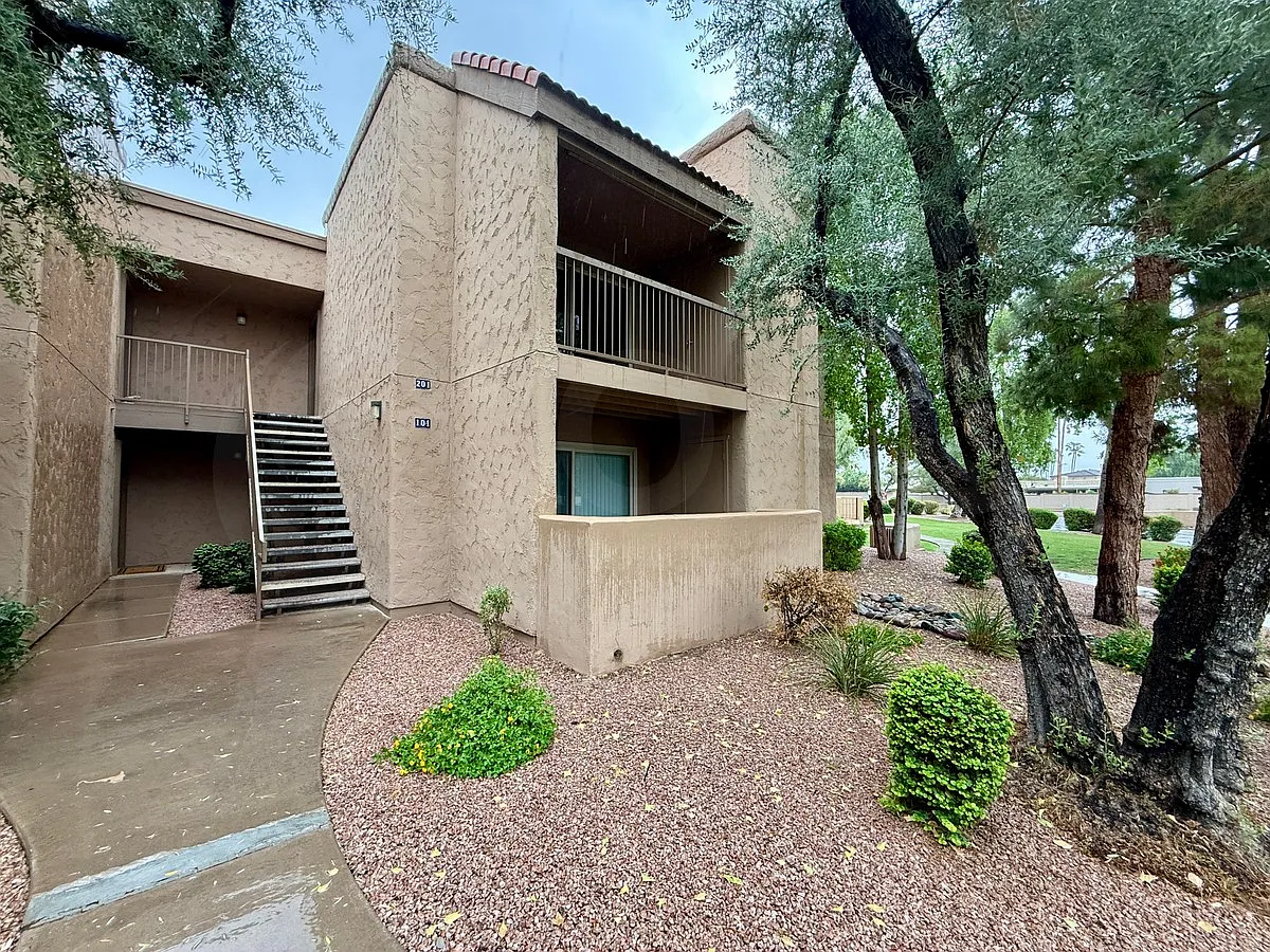 2 bed, 2.0 bath, 1100 sqft, $2,100 — Photo 3