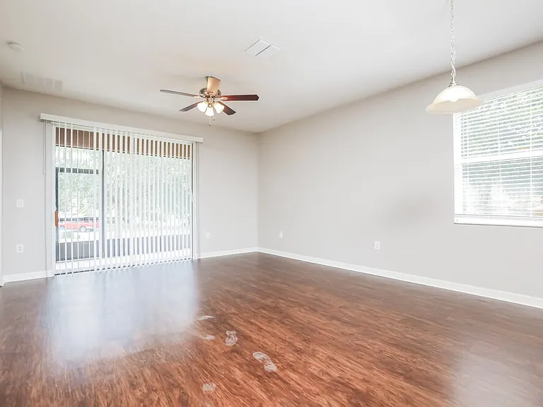1919 Beardsley Dr — Photo 3