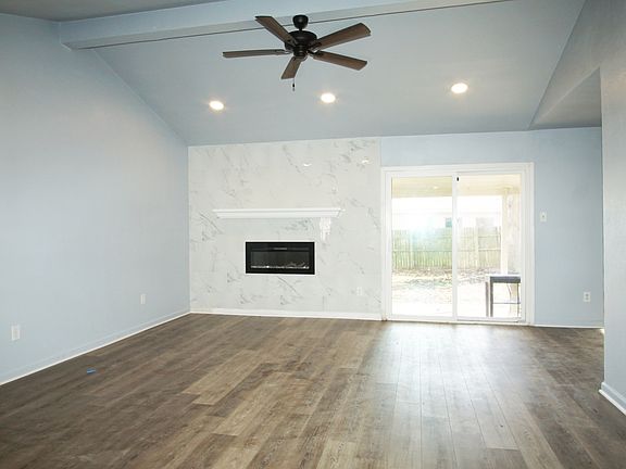 5th image of 720 Salem Dr