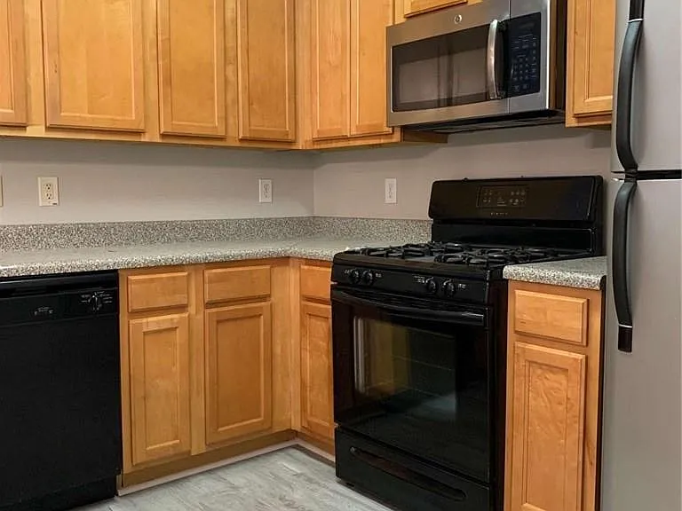 1743 Heights Cir — Photo 7