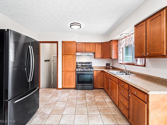 2nd image of 673 Kenilworth Ave