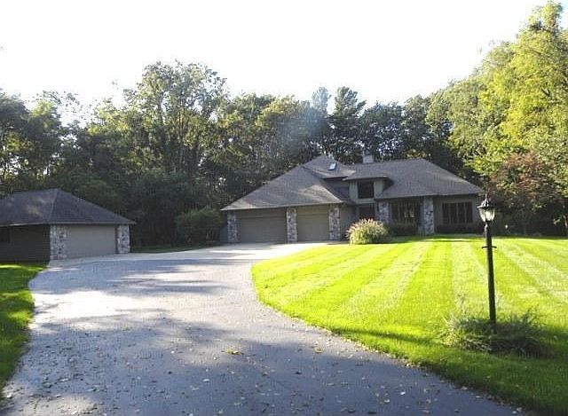 1st image of 945 Point O Woods Dr