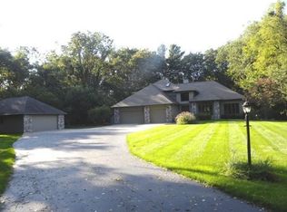 945 Point O Woods Dr, Benton Harbor, MI