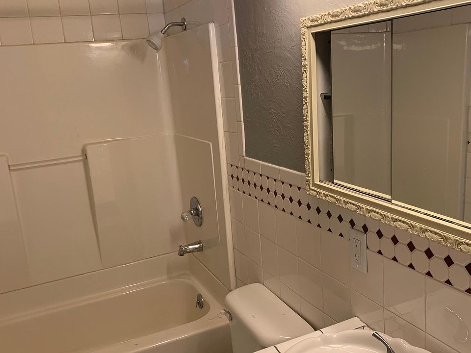 2nd image of 2680 Begonia St