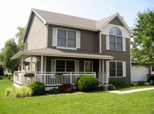 360 Alexander Cir, Pleasant Hill, IA 50327