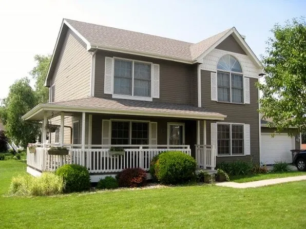 360 Alexander Cir, Pleasant Hill, IA 50327