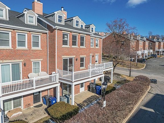 2nd image of 28 Breakwater Dr #16
