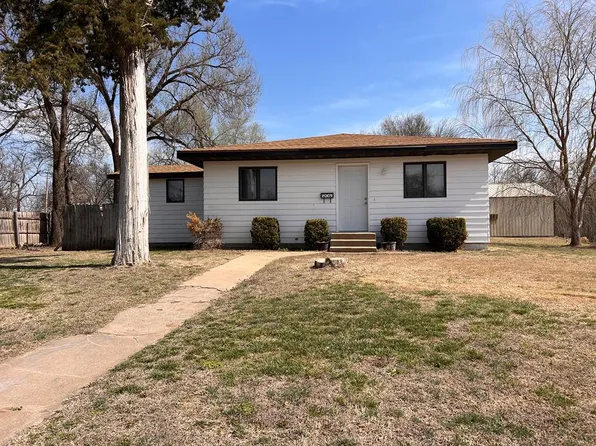 129 S Douglas Ave, Ellsworth, KS 67439