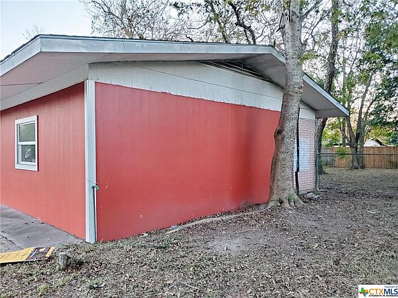 3rd image of 3301 Redwood Dr