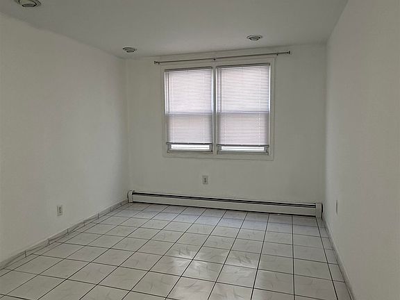 5th image of 158 W 20th St