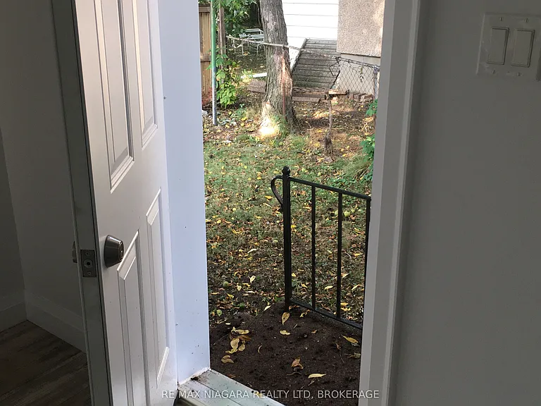 163 Welland Ave #REAR — Photo 29