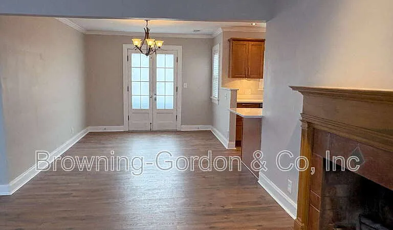 328 E Thompson Ln — Photo 5