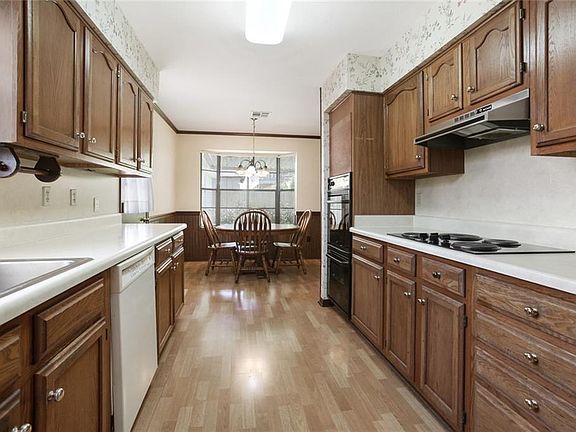 5th image of 3801 Lake Trail Dr E