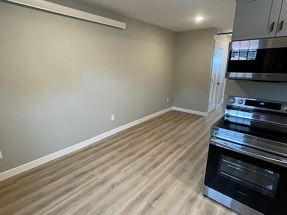 4th image of 627 E 4th St #302