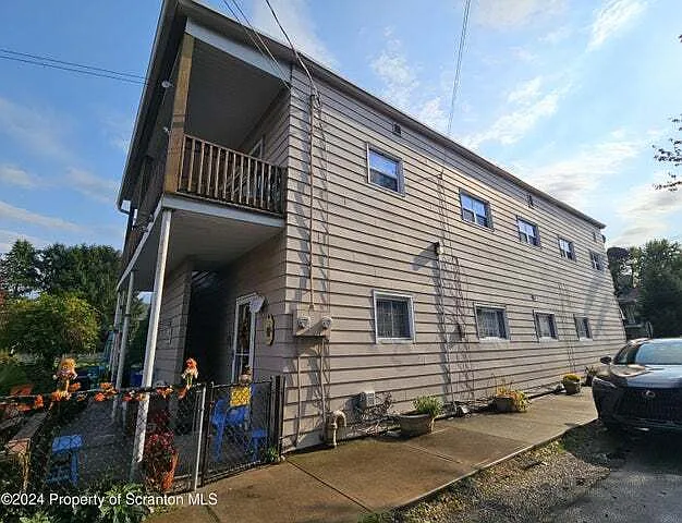 624 Court St — Photo 13