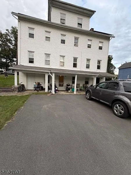 2 bed, 1.0 bath, $1,800 — Photo 2