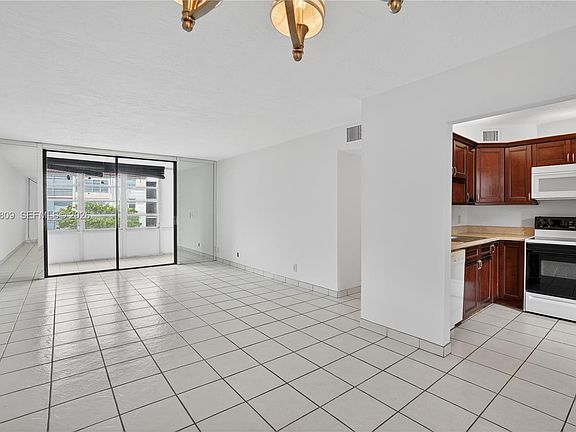 2nd image of 2821 Somerset Dr APT 317