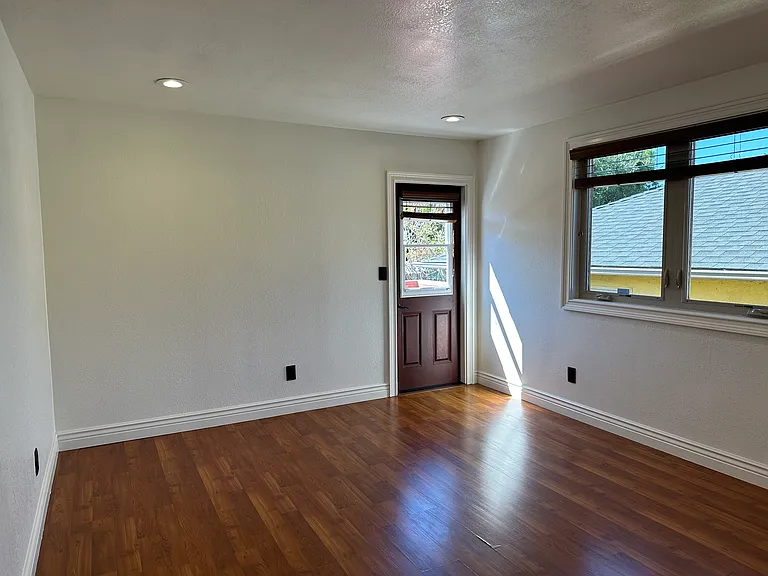 1517 Liberty St — Photo 11