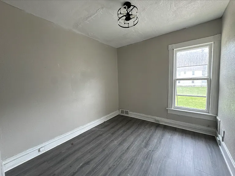 519 Lyndal St — Photo 1