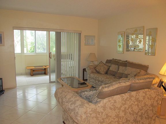 3rd image of 4001 Hillcrest Dr APT 212