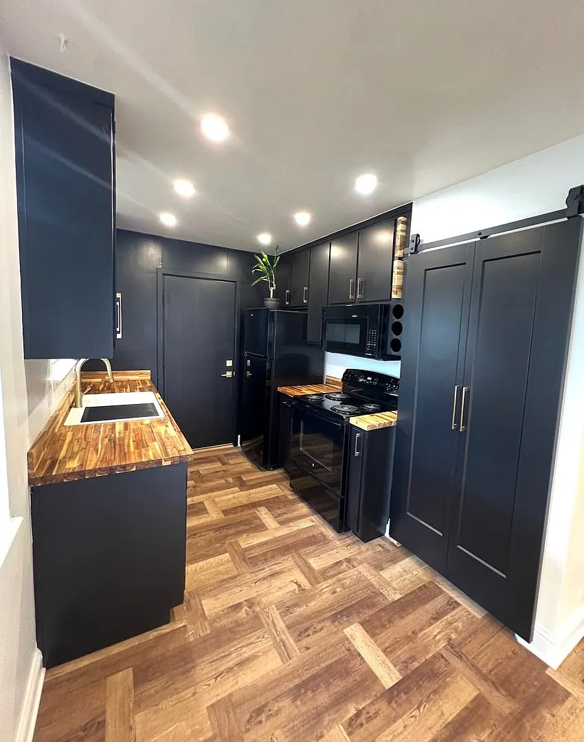 2 bed, 850 sqft, $2,350 — Photo 3