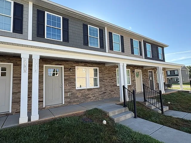 3 bed, 1.5 bath, 1116 sqft, $1,295 — Photo 3