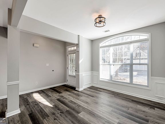 3rd image of 3305 Briaroak Dr