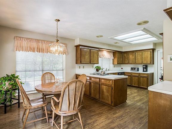 4th image of 4510 Jamaica Dr