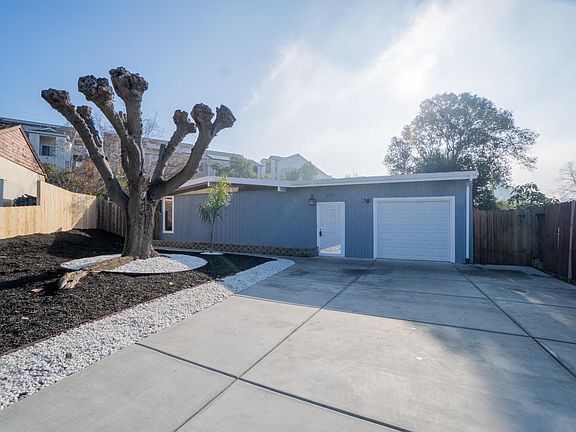 3rd image of 223 Wedgewood Court