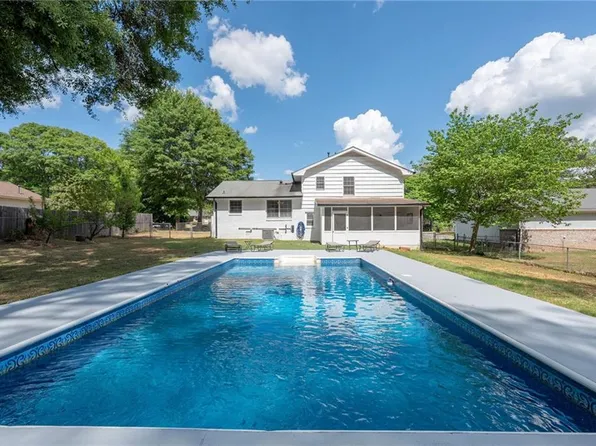875 White Oak Ct, Lawrenceville, GA 30046