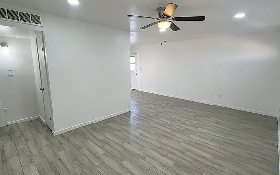 3rd image of 10407 Jessie St