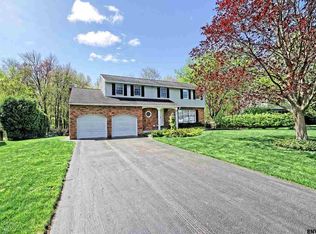 10 Sage Field Ln, Latham, NY 12110