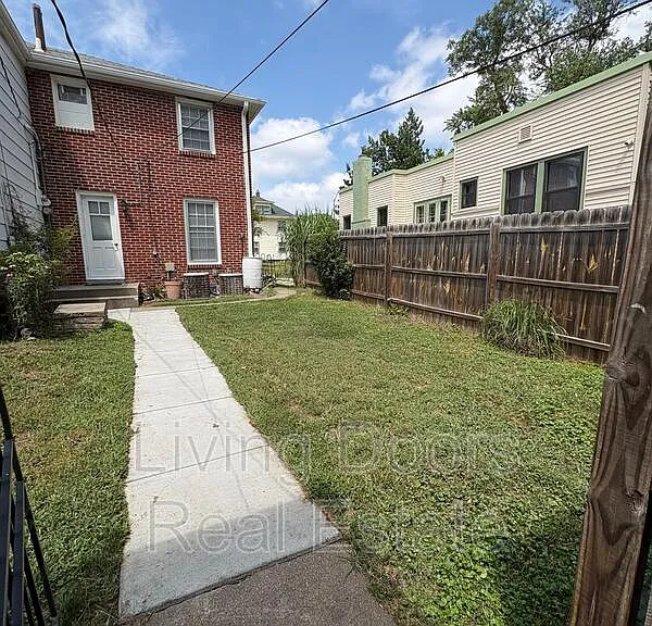 2303 South St — Photo 20