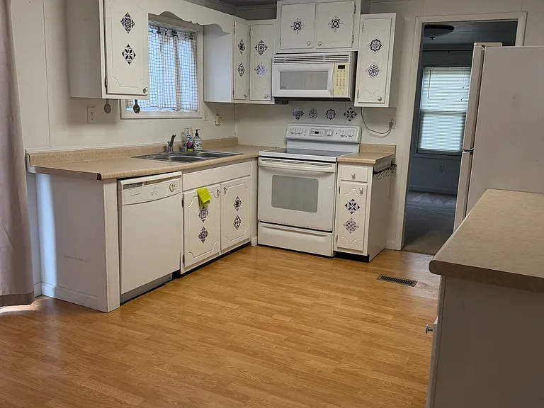 138 Hidden Springs Ln — Photo 3
