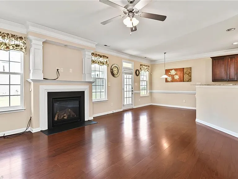 2611 Leighswood Dr — Photo 4