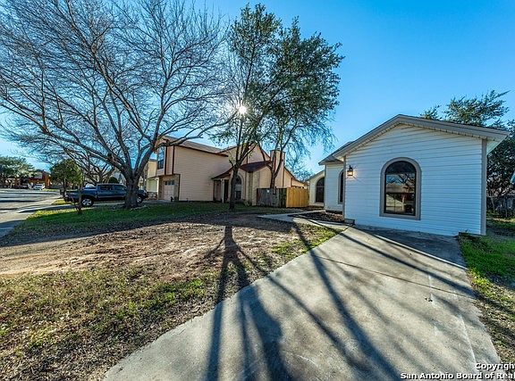 3rd image of 2875 Almond Field Dr