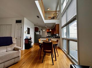 3243 N Southport Ave APT 2R, Chicago, IL 60657