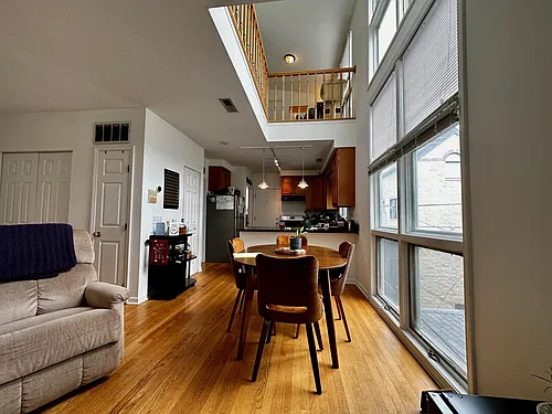 3243 N Southport Ave #2R Photo 1