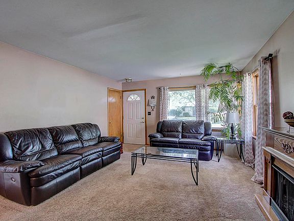 3rd image of 5334 W Greenwood Ter